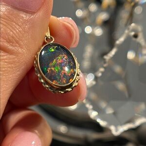 💕SOLD💕9ct Elegant Gold Opal Doublet Pendant Necklace